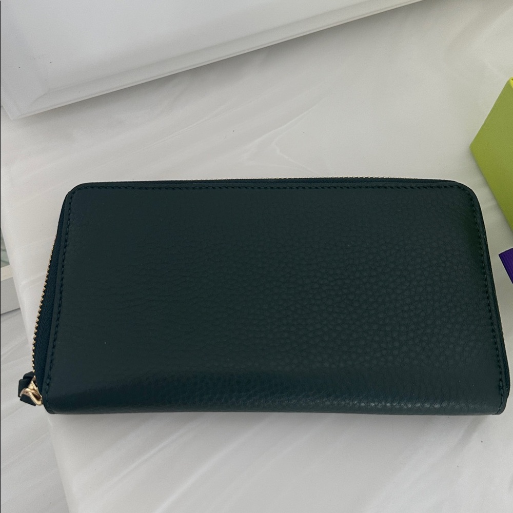 Tory Burch Green Wallet with gold emblem - Picture 2 of 6